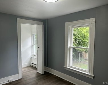 322 Hatch Street - Photo Thumbnail 7