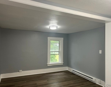 322 Hatch Street - Photo Thumbnail 5