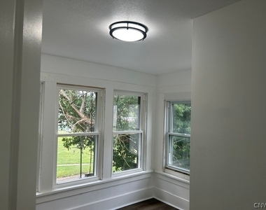 322 Hatch Street - Photo Thumbnail 17