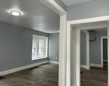 322 Hatch Street - Photo Thumbnail 3
