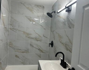 322 Hatch Street - Photo Thumbnail 15