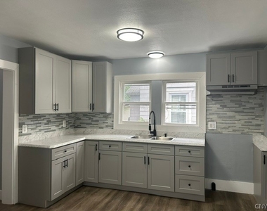 322 Hatch Street - Photo Thumbnail 10