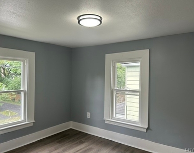 322 Hatch Street - Photo Thumbnail 8