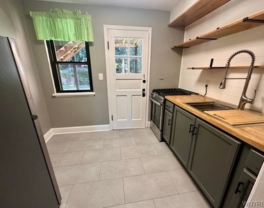 3901 Main Street - Photo Thumbnail 1