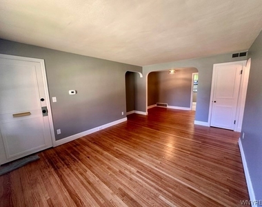 3901 Main Street - Photo Thumbnail 3