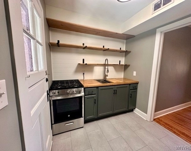 3901 Main Street - Photo Thumbnail 4
