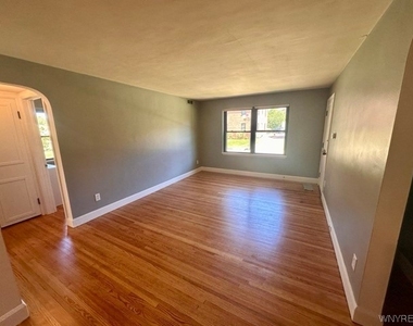 3901 Main Street - Photo Thumbnail 2