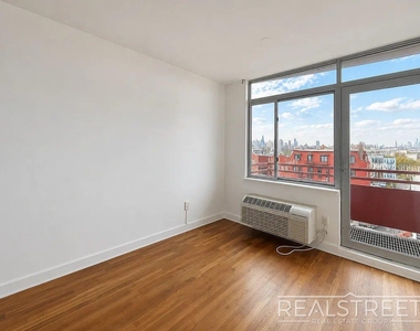 184 Noll Street - Photo Thumbnail 4