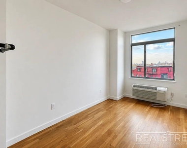 184 Noll Street - Photo Thumbnail 5