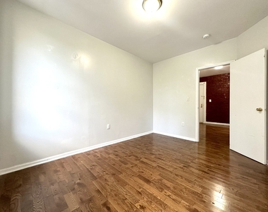 2254 5th Avenue - Photo Thumbnail 3