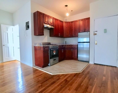 240 West 104th St - Photo Thumbnail 4