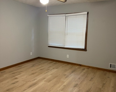 8282 Dawn Drive - Photo Thumbnail 15
