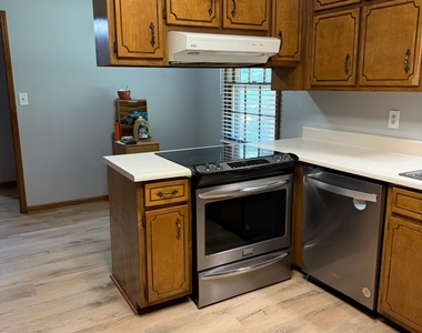 8282 Dawn Drive - Photo Thumbnail 6