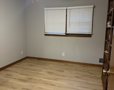 8282 Dawn Drive - Photo Thumbnail 16