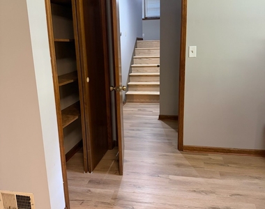 8282 Dawn Drive - Photo Thumbnail 5