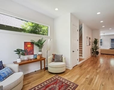 129 Holiday Avenue - Photo Thumbnail 2