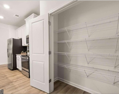 4521 Bishops Lane - Photo Thumbnail 6