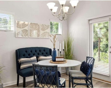 4521 Bishops Lane - Photo Thumbnail 8