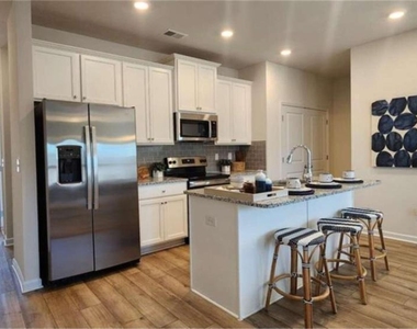 4521 Bishops Lane - Photo Thumbnail 5