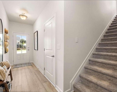 4521 Bishops Lane - Photo Thumbnail 4