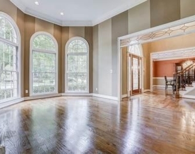 9485 Nesbit Lakes Drive - Photo Thumbnail 4