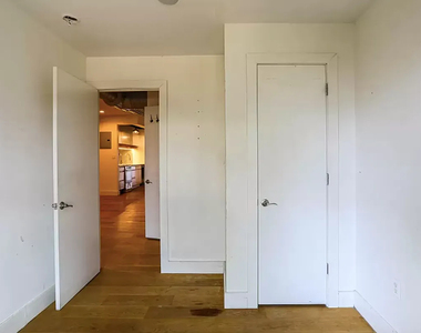 557 Union Street - Photo Thumbnail 3