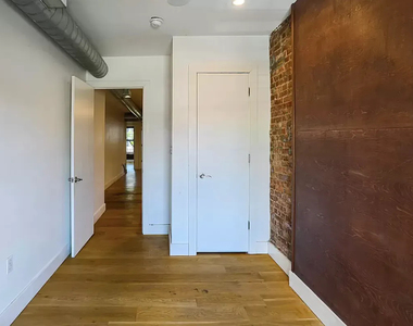 557 Union Street - Photo Thumbnail 4