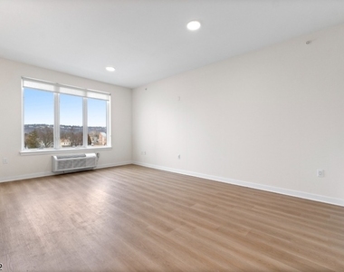 321 E 3rd St - Photo Thumbnail 18