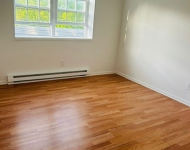 7 Hillside Ave - Photo Thumbnail 2