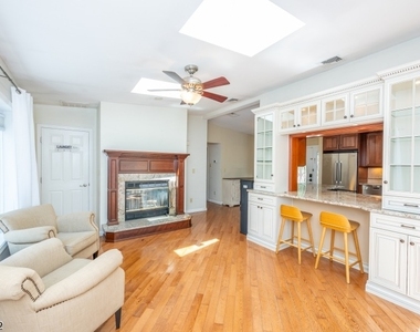 38 Oneida Ave - Photo Thumbnail 4
