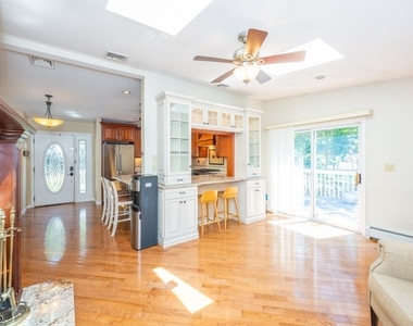 38 Oneida Ave - Photo Thumbnail 6