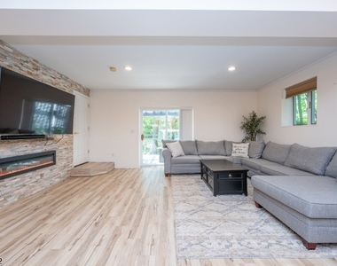 38 Oneida Ave - Photo Thumbnail 16