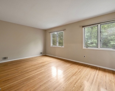 103 Continental Rd - Photo Thumbnail 14