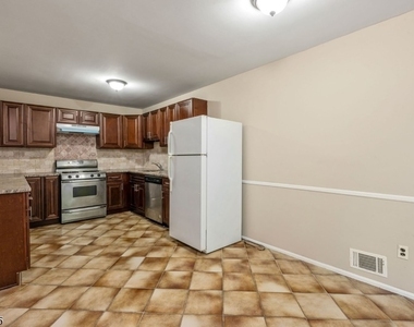 103 Continental Rd - Photo Thumbnail 12