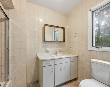 103 Continental Rd - Photo Thumbnail 16