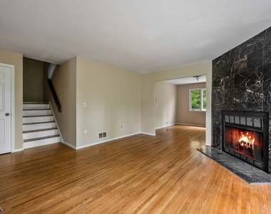 103 Continental Rd - Photo Thumbnail 7