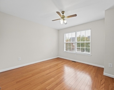 20 Gordon Cir - Photo Thumbnail 11