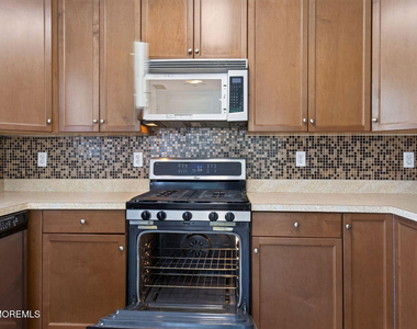 118 Sloan Court - Photo Thumbnail 7