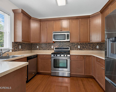 118 Sloan Court - Photo Thumbnail 3