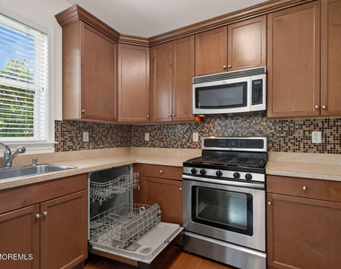 118 Sloan Court - Photo Thumbnail 8