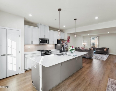 104 Midland Avenue - Photo Thumbnail 7