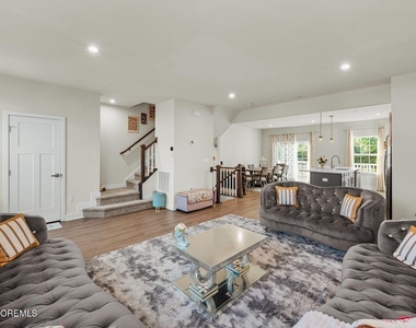 104 Midland Avenue - Photo Thumbnail 8