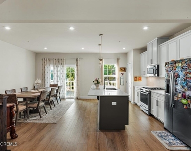 104 Midland Avenue - Photo Thumbnail 12