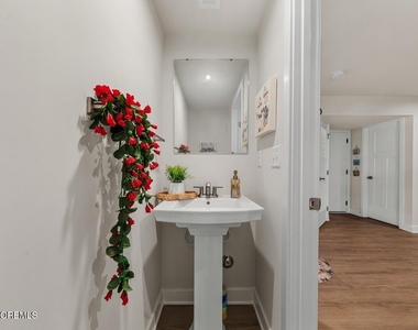 104 Midland Avenue - Photo Thumbnail 6