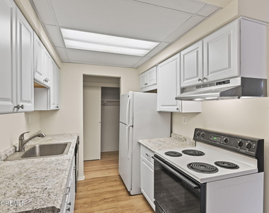 63 Stonehurst Boulevard - Photo Thumbnail 9
