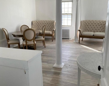1195 Lincoln Square - Photo Thumbnail 1