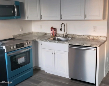1195 Lincoln Square - Photo Thumbnail 4