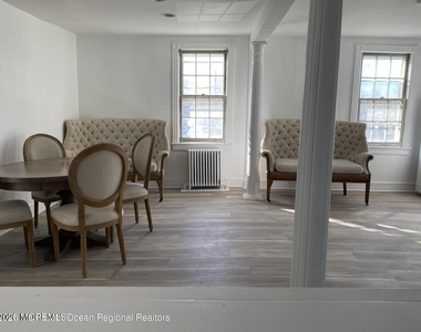 1195 Lincoln Square - Photo Thumbnail 2