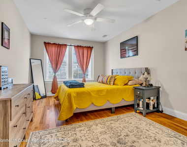 48 1st Avenue - Photo Thumbnail 2