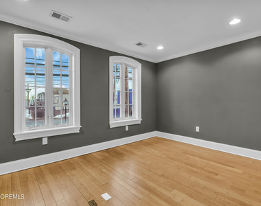 205 Bay Avenue - Photo Thumbnail 7